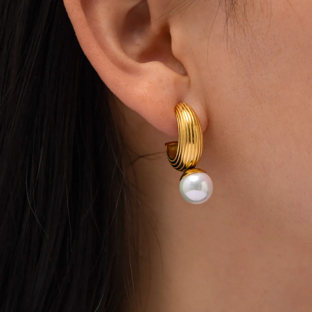 18K Gold Fashion Retro C Shape Inlaid Pearl Versatile Earrings