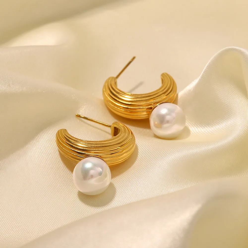 18K Gold Fashion Retro C Shape Inlaid Pearl Versatile Earrings