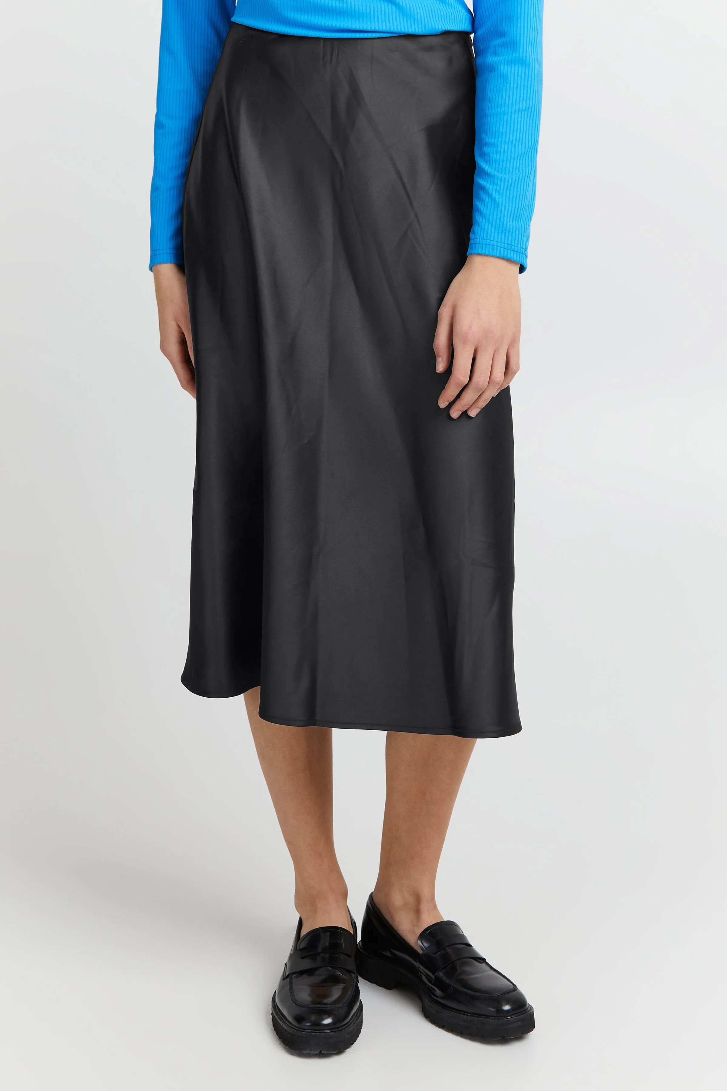 BLACK MIDI SILKY SKIRT