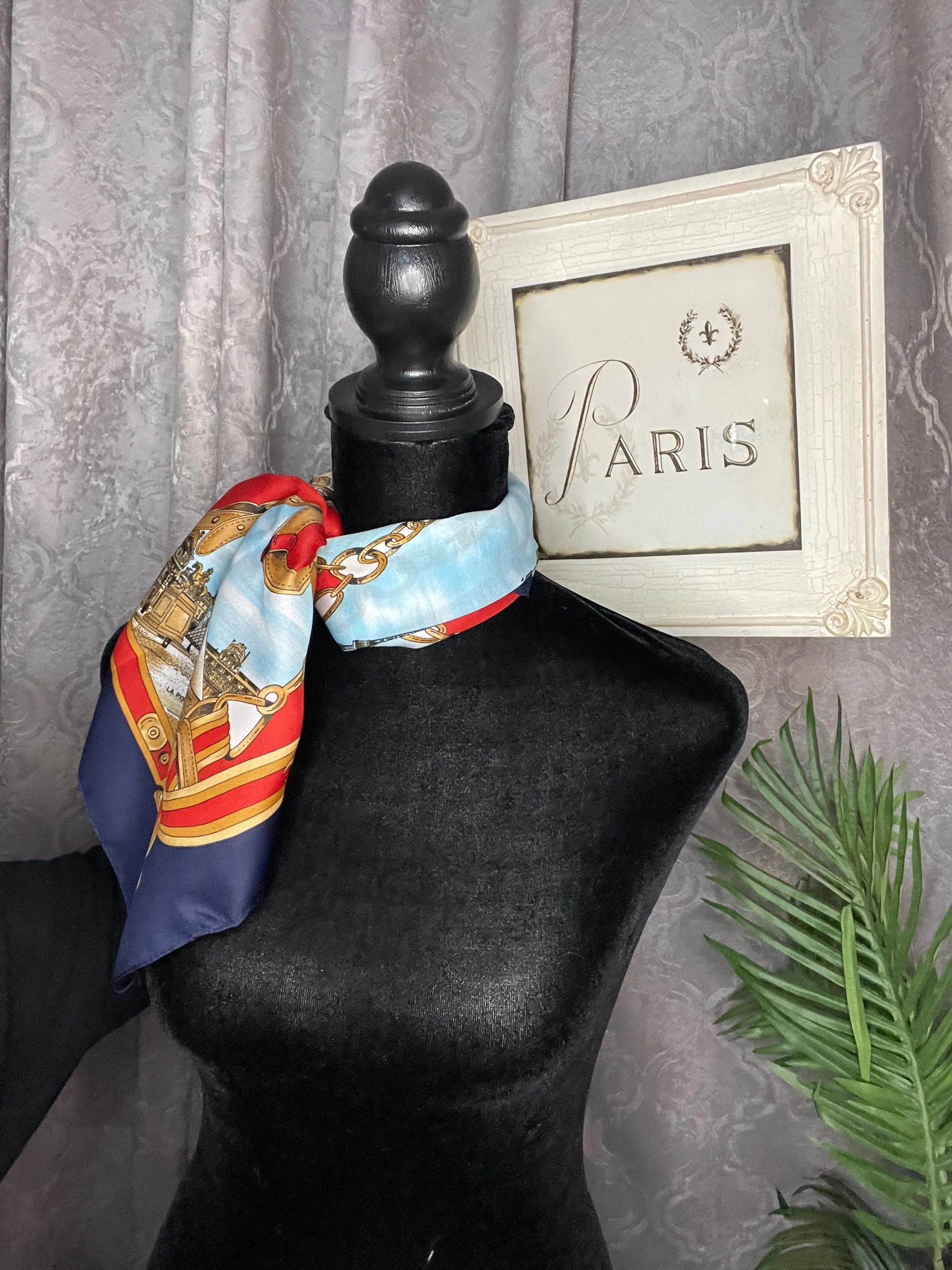 Destination, Collectors Paris Scarf