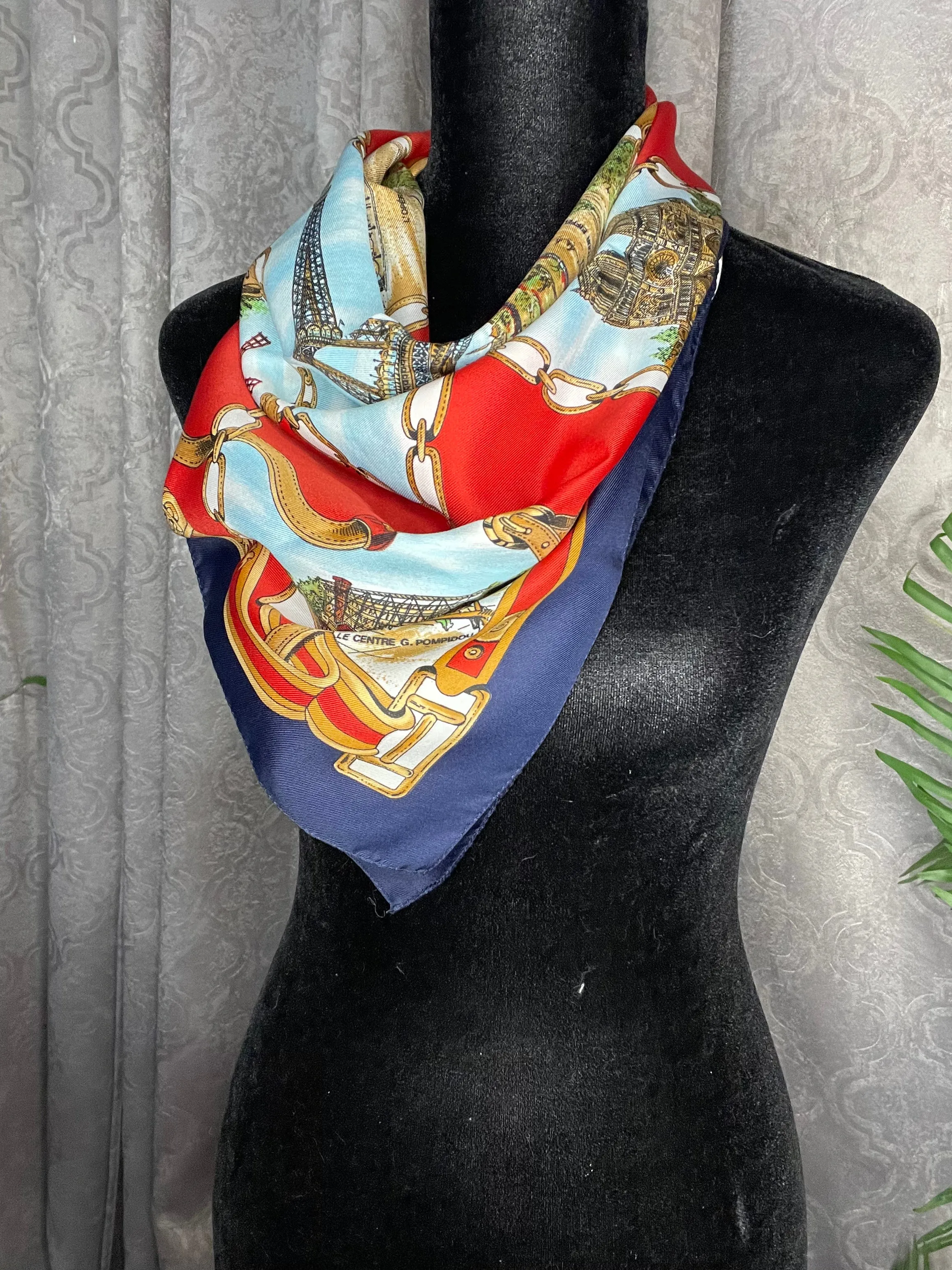 Destination, Collectors Paris Scarf