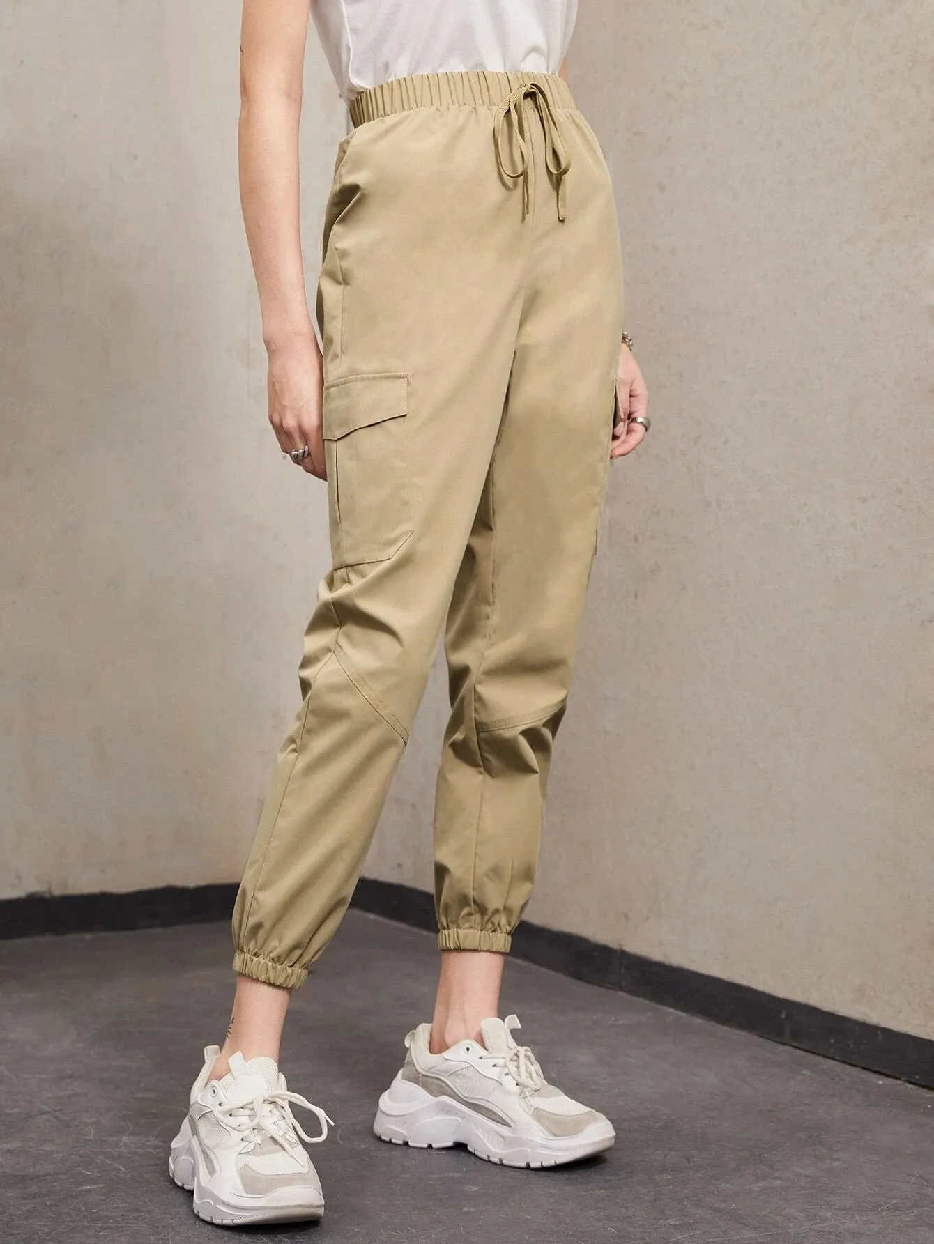 Flap Pocket Cropped Cargo Pant