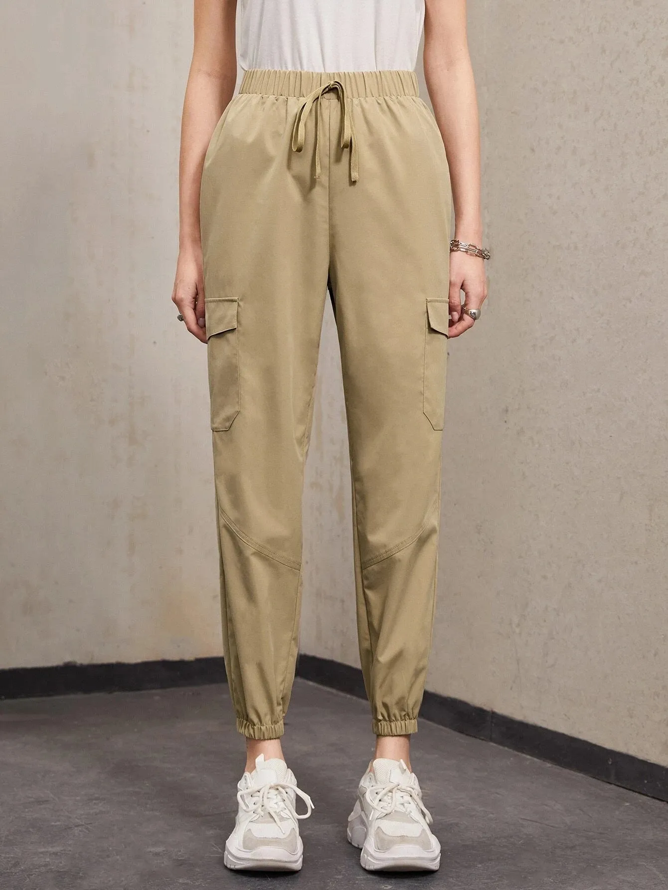 Flap Pocket Cropped Cargo Pant