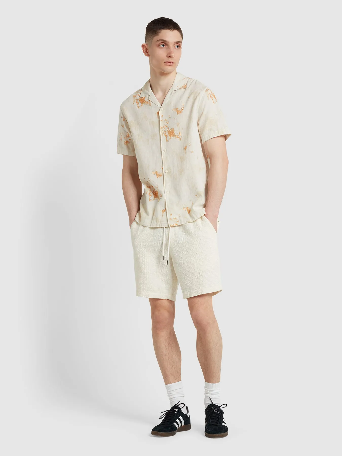 Gabrielle Digital Print Short Sleeve Shirt In Fog