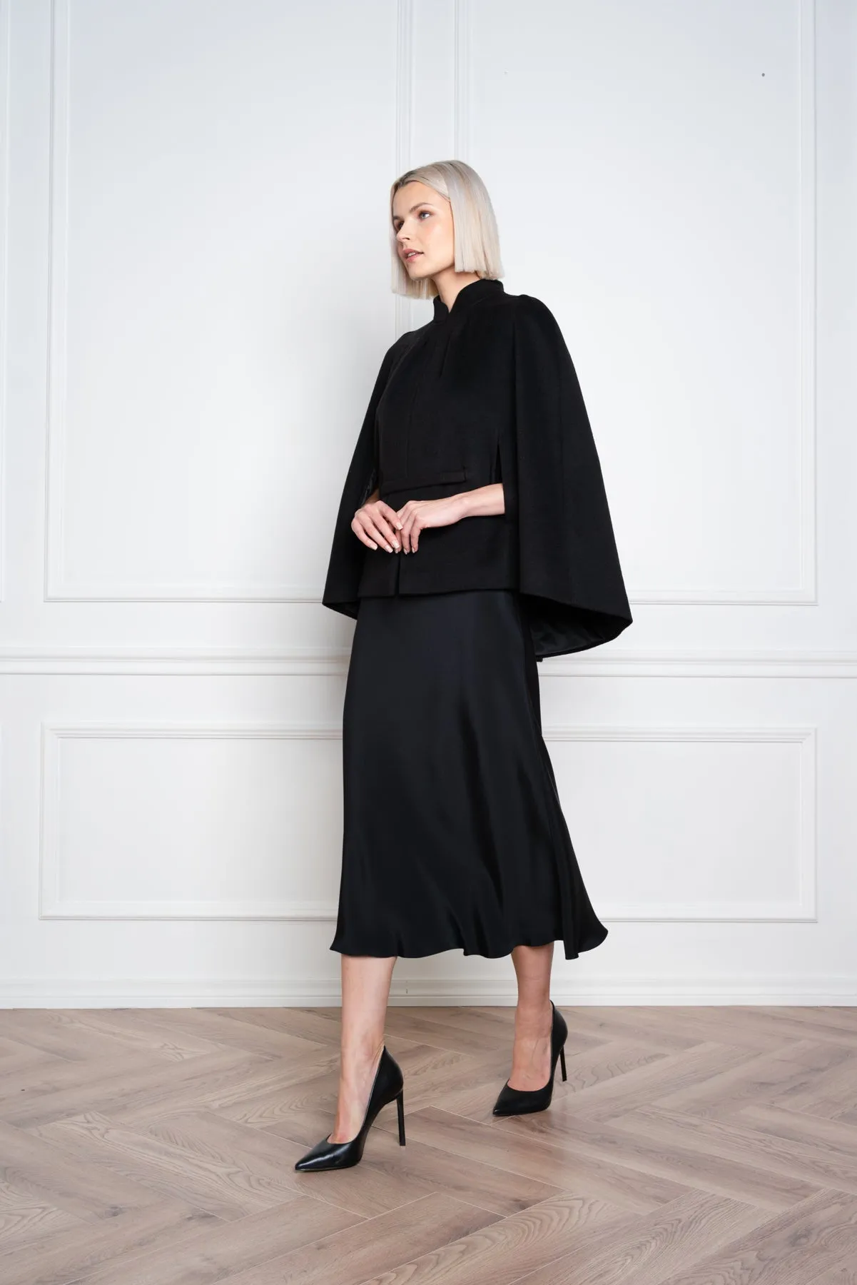 GALATELLA BLACK LIGHTWEIGHT CASHMERE CAPE