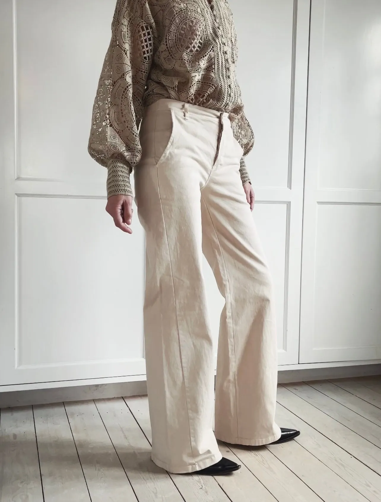 PANTS WITH STRAIGHT LEG LOW RISE - LIGHT BEIGE