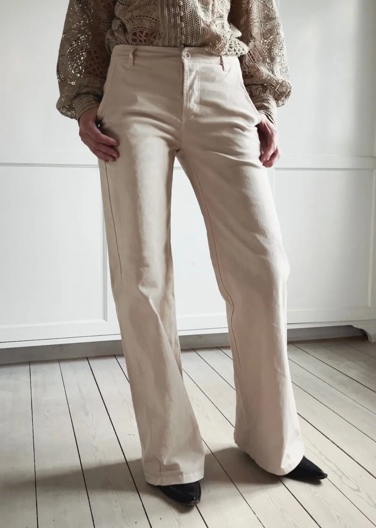 PANTS WITH STRAIGHT LEG LOW RISE - LIGHT BEIGE