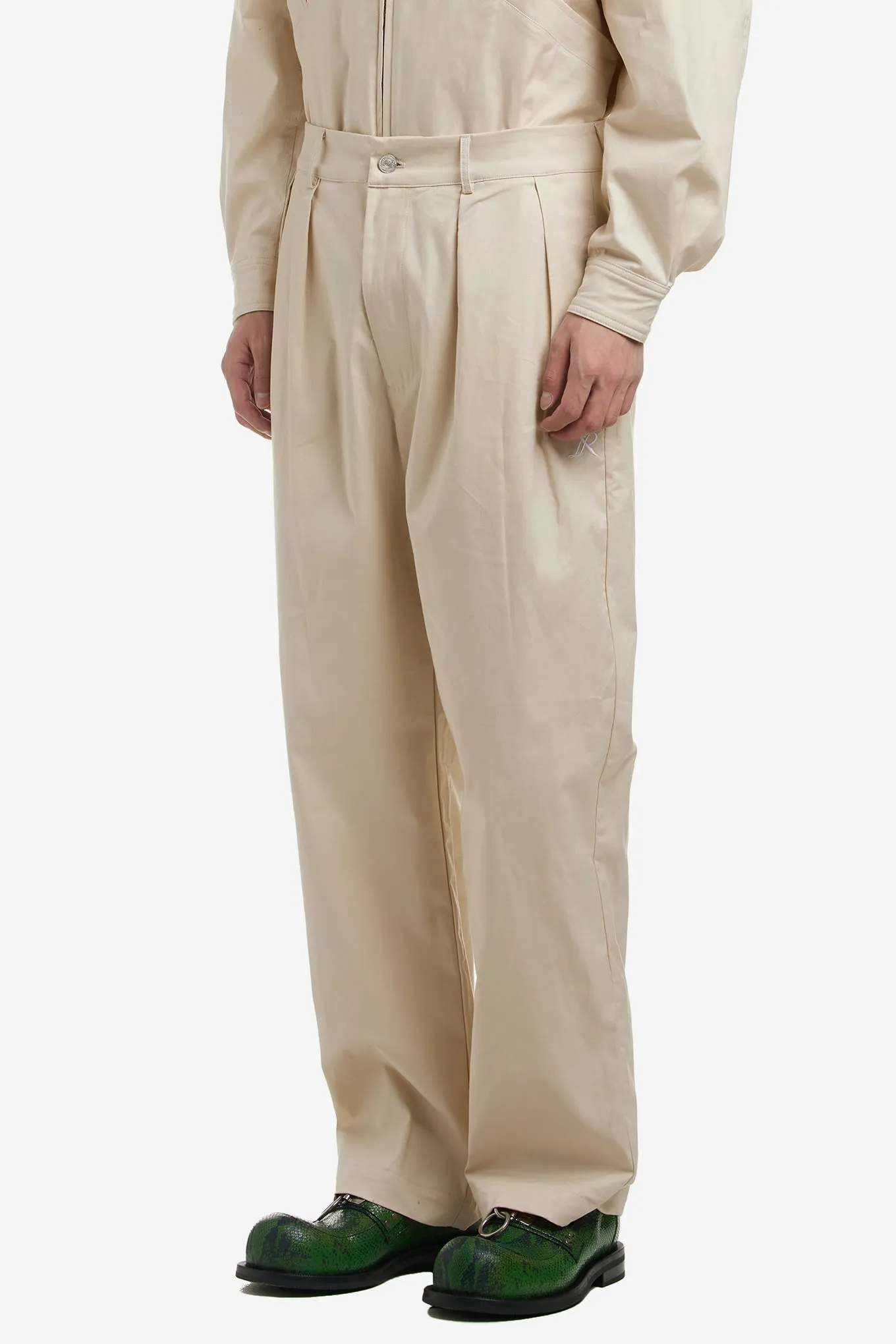 PLEATED CHINOS