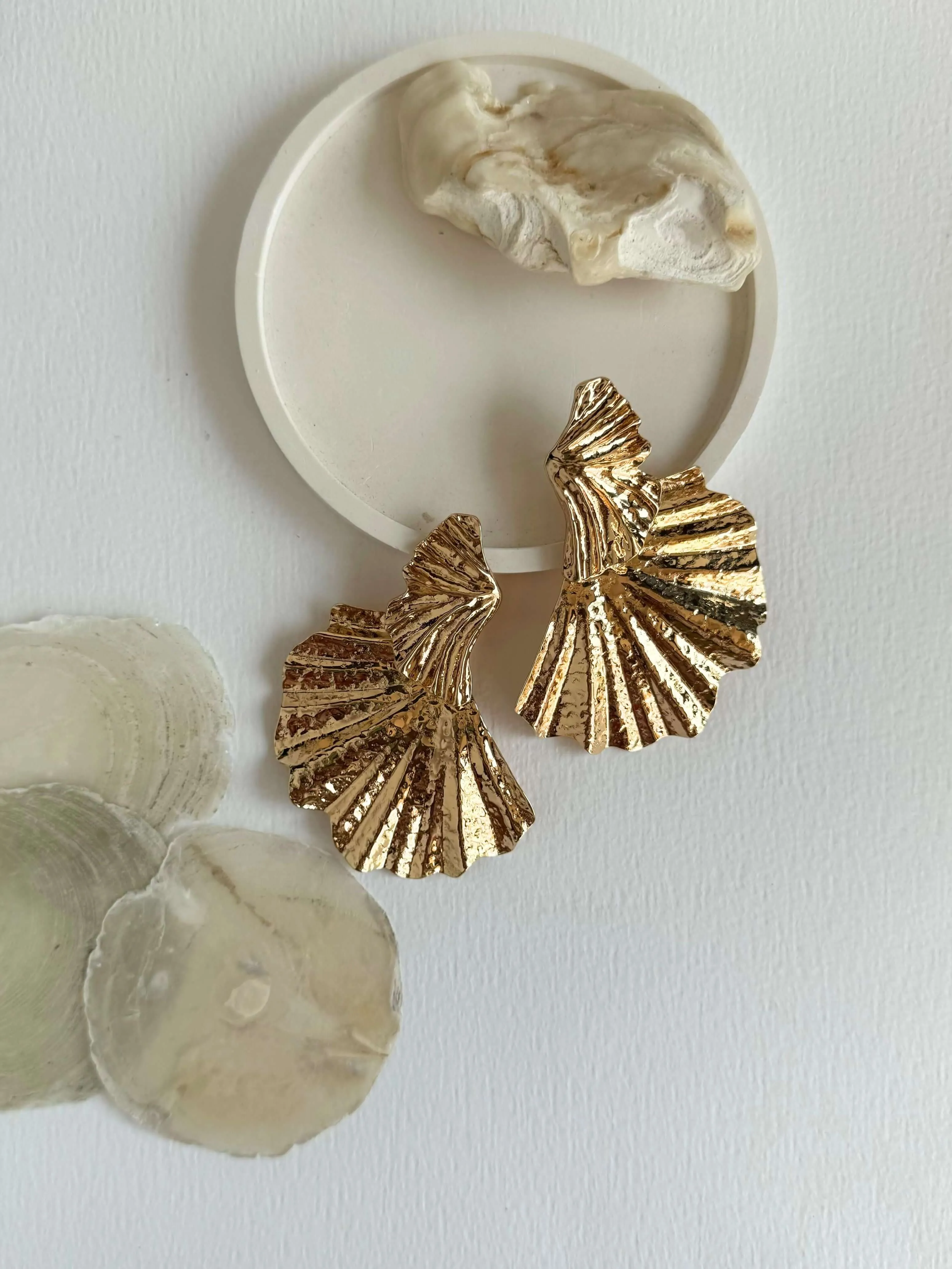 Reef - Gold dangler earrings