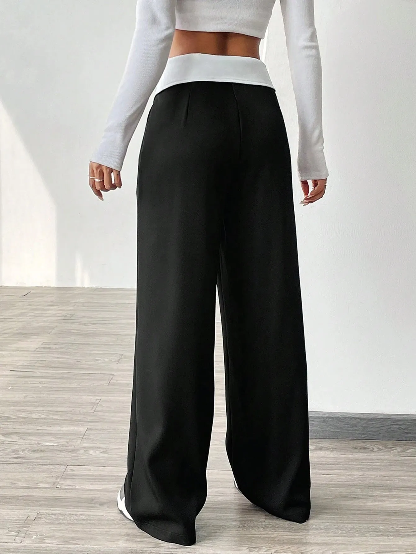 SHEIN EZwear Contrast Color Turn-Waist Trousers